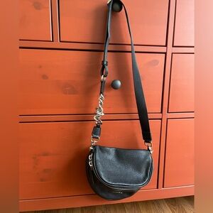 Academia Black Leather Crossbody Bag